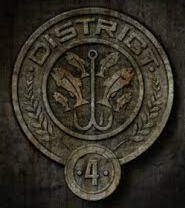 DISTRITO 4. Su industria es la pesca, lo cual es útil para los tributos en los juegos, ya que obtienen experiencia usando redes y tridentes, haciendo anzuelos e identificando animales marinos comestibles.